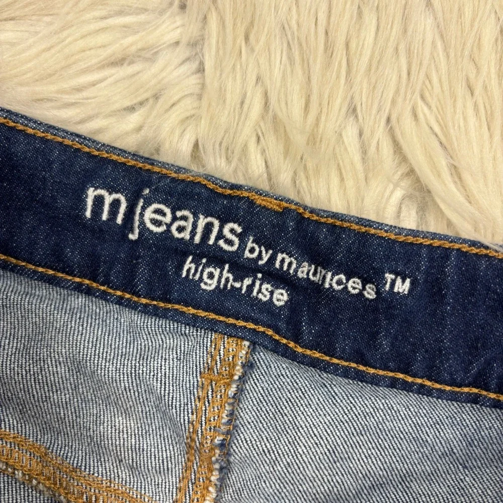 Maurices Women's 8 Medium Wash Bandana Patch Distressed Denim Shorts Americana